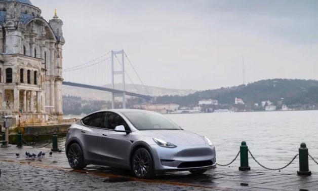 Tesla Model Y Türkiye'de Satışta