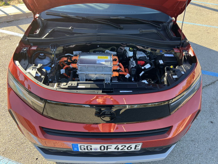 Opel Frontera Hibrit Ön Kapu
